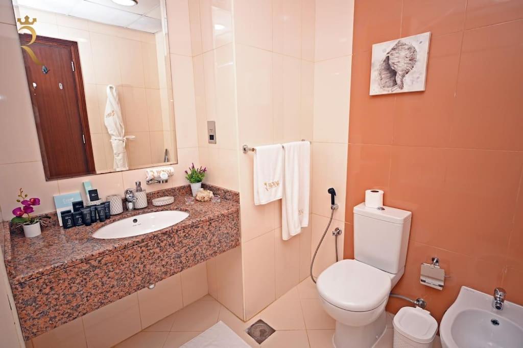 Апартаменты Queen Studio-city Of Lights In Al Reem