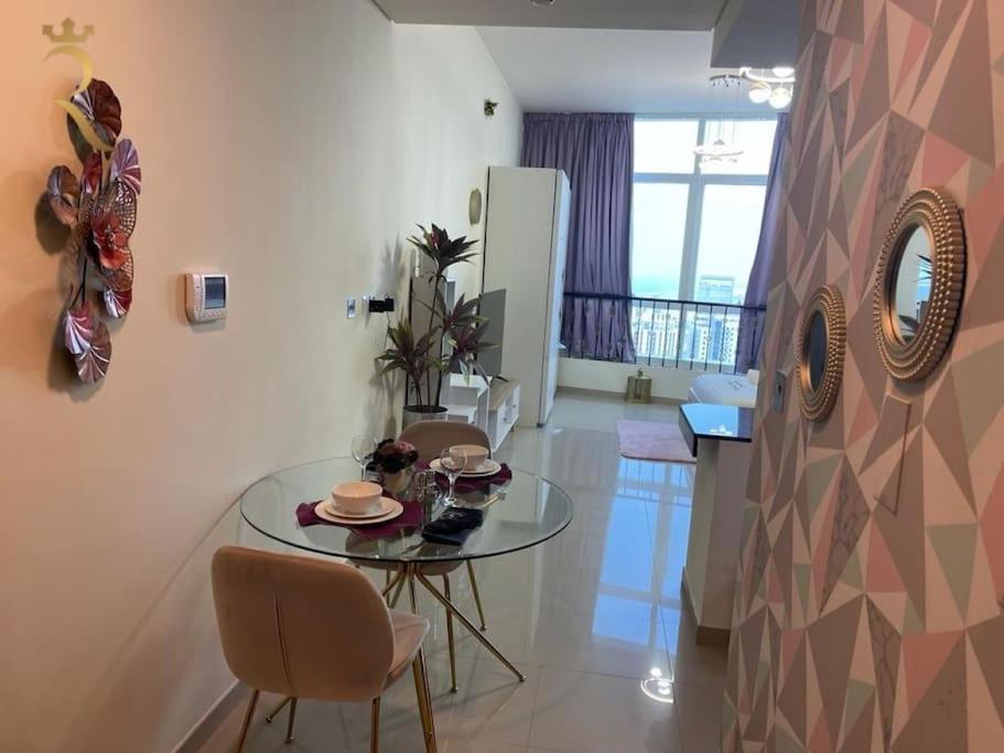 Апартаменты Queen Studio-city Of Lights In Al Reem